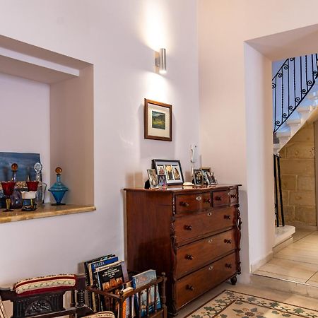 Traditional Maltese Styled 2Br Apartment With Large Maltese Balcony & Internal Yard - Located In The Heart Of Valletta - Maltese Capital City Exterior photo