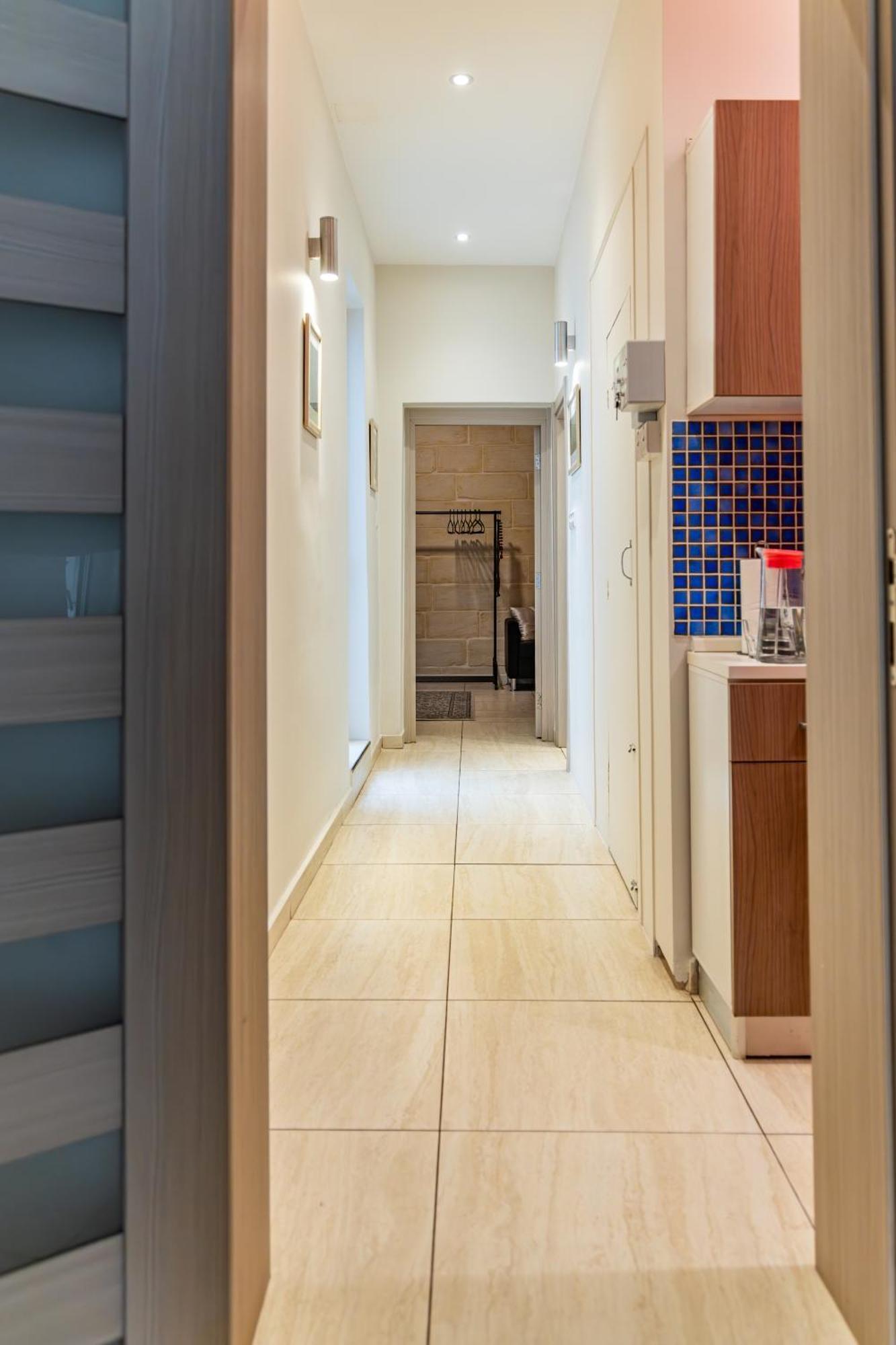 Traditional Maltese Styled 2Br Apartment With Large Maltese Balcony & Internal Yard - Located In The Heart Of Valletta - Maltese Capital City Exterior photo