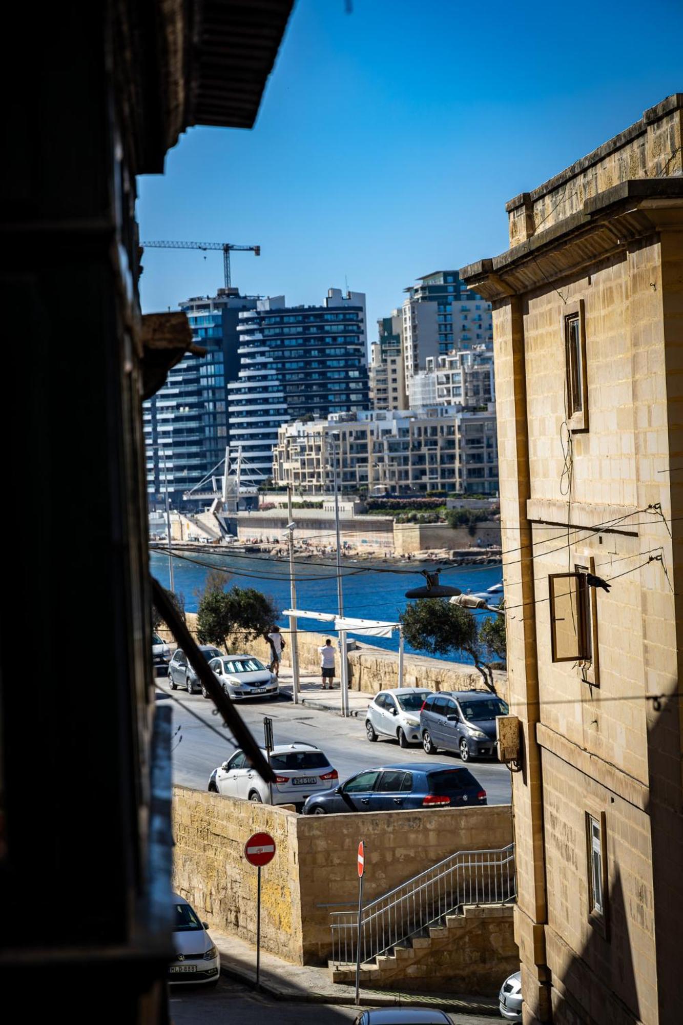 Traditional Maltese Styled 2Br Apartment With Large Maltese Balcony & Internal Yard - Located In The Heart Of Valletta - Maltese Capital City Exterior photo