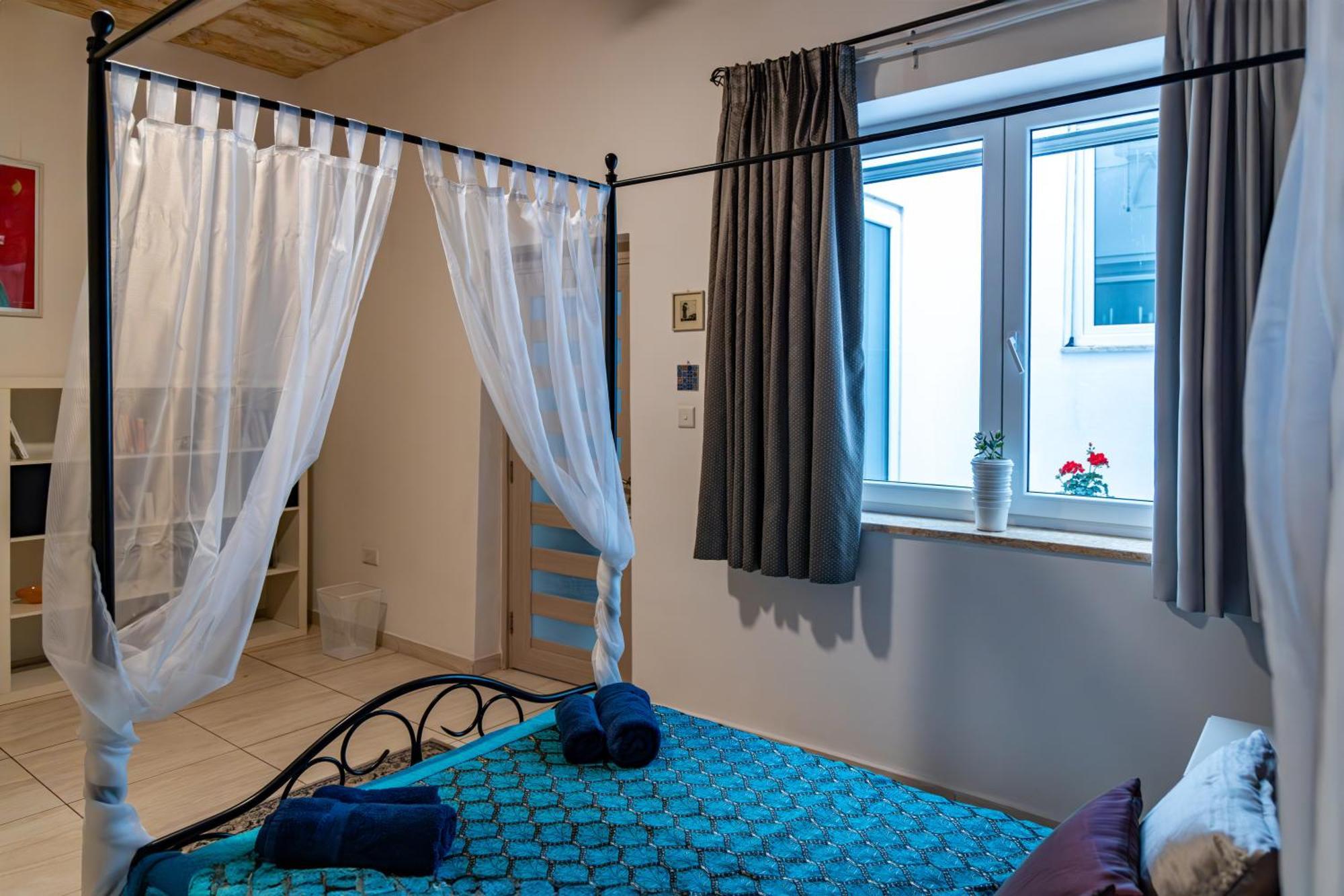 Traditional Maltese Styled 2Br Apartment With Large Maltese Balcony & Internal Yard - Located In The Heart Of Valletta - Maltese Capital City Exterior photo