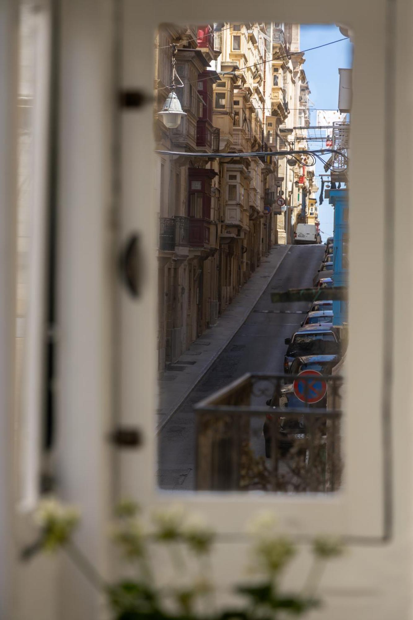 Traditional Maltese Styled 2Br Apartment With Large Maltese Balcony & Internal Yard - Located In The Heart Of Valletta - Maltese Capital City Exterior photo