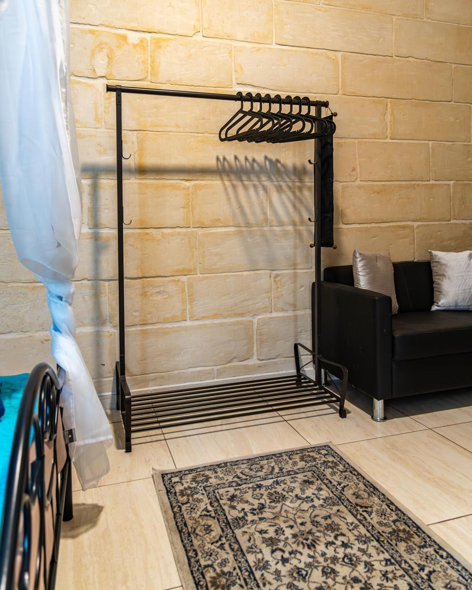 Traditional Maltese Styled 2Br Apartment With Large Maltese Balcony & Internal Yard - Located In The Heart Of Valletta - Maltese Capital City Exterior photo