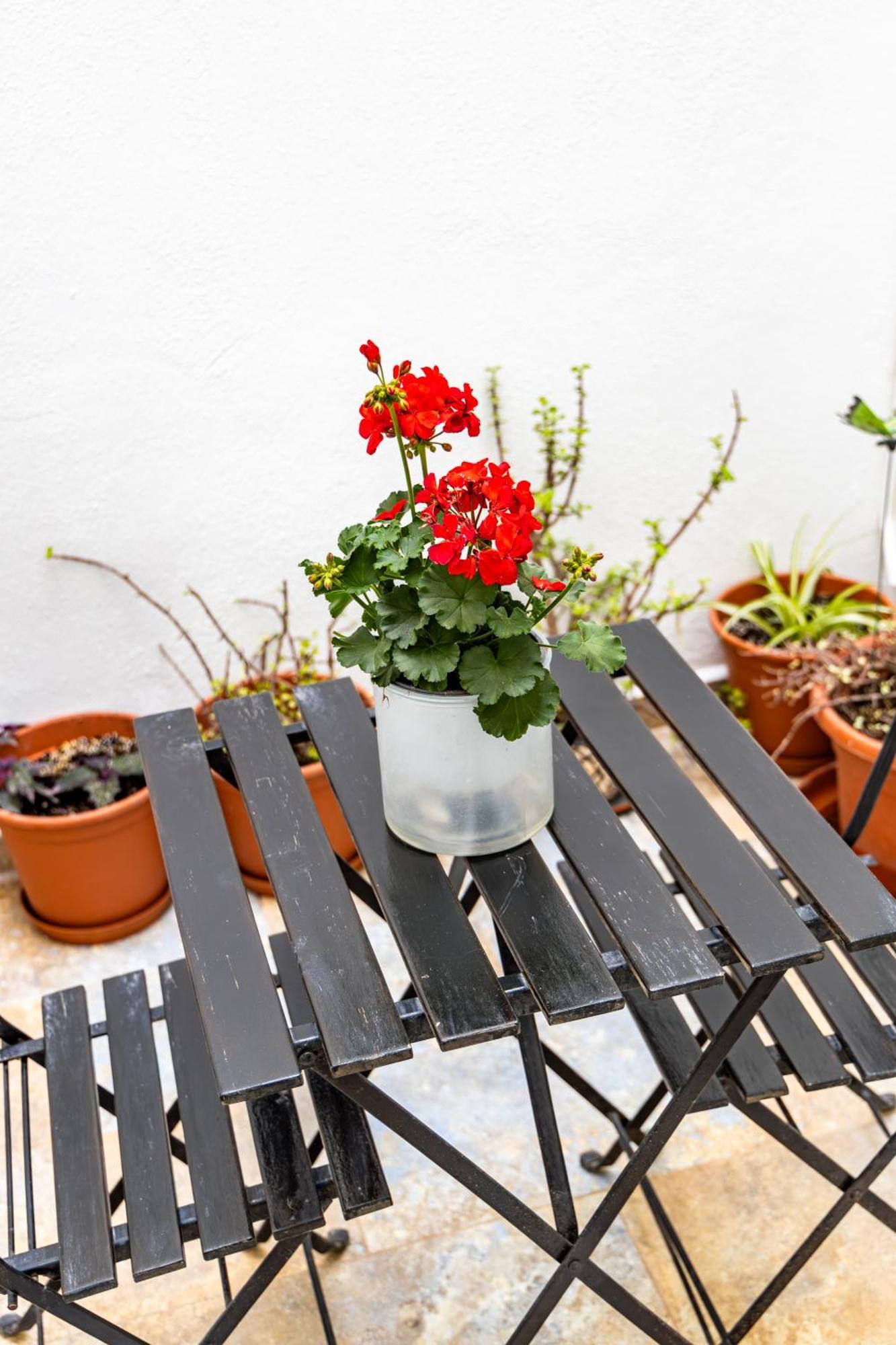 Traditional Maltese Styled 2Br Apartment With Large Maltese Balcony & Internal Yard - Located In The Heart Of Valletta - Maltese Capital City Exterior photo