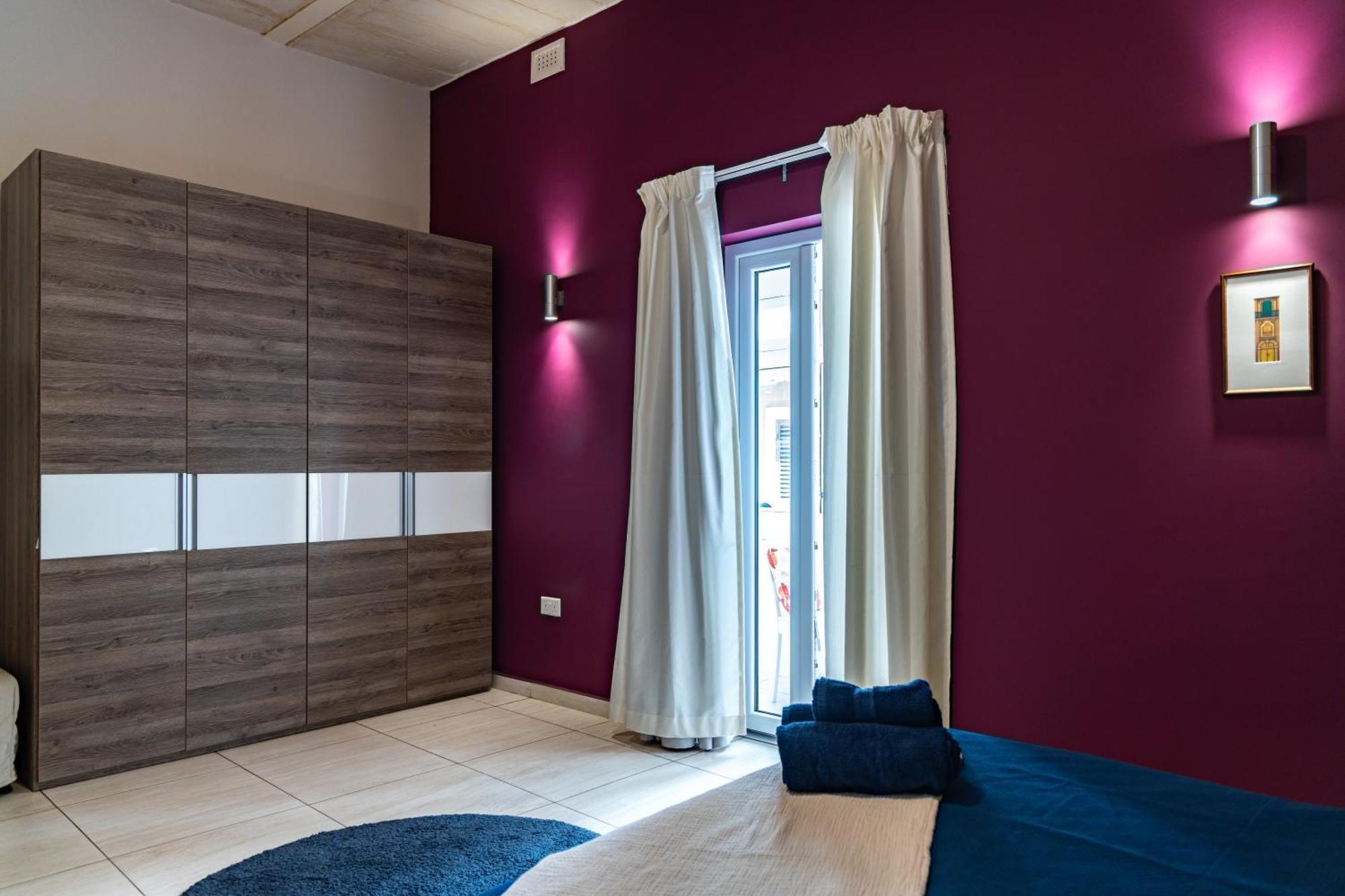 Traditional Maltese Styled 2Br Apartment With Large Maltese Balcony & Internal Yard - Located In The Heart Of Valletta - Maltese Capital City Exterior photo